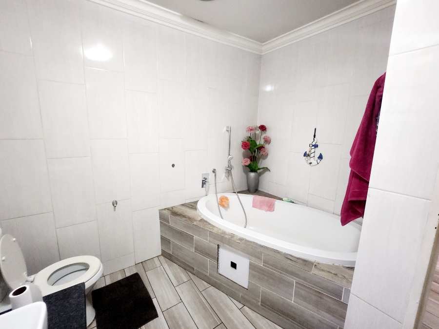 4 Bedroom Property for Sale in Riversdale Gauteng