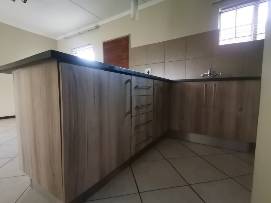 To Let 2 Bedroom Property for Rent in Monavoni A H Gauteng