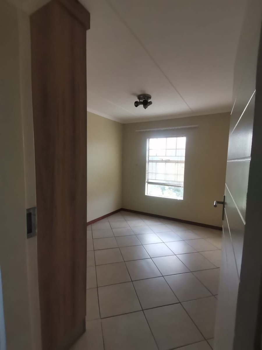 To Let 2 Bedroom Property for Rent in Monavoni A H Gauteng