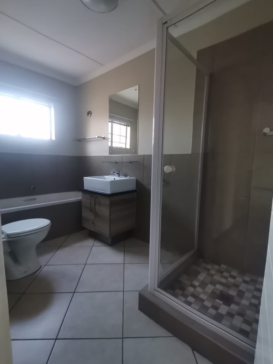 To Let 2 Bedroom Property for Rent in Monavoni A H Gauteng