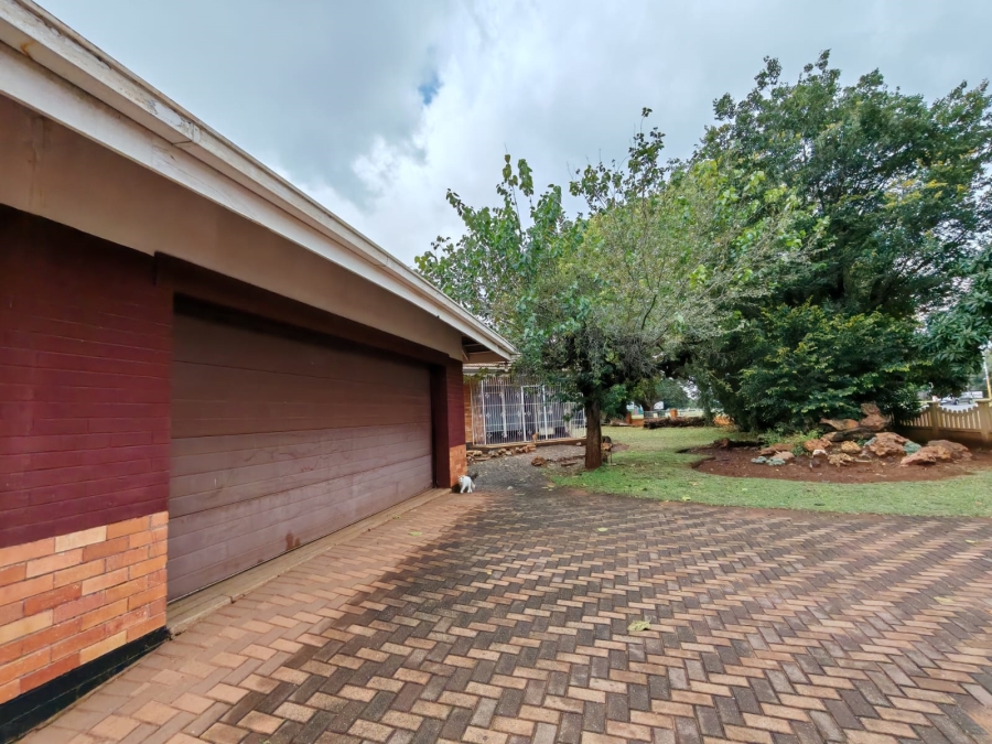 4 Bedroom Property for Sale in Risiville Gauteng
