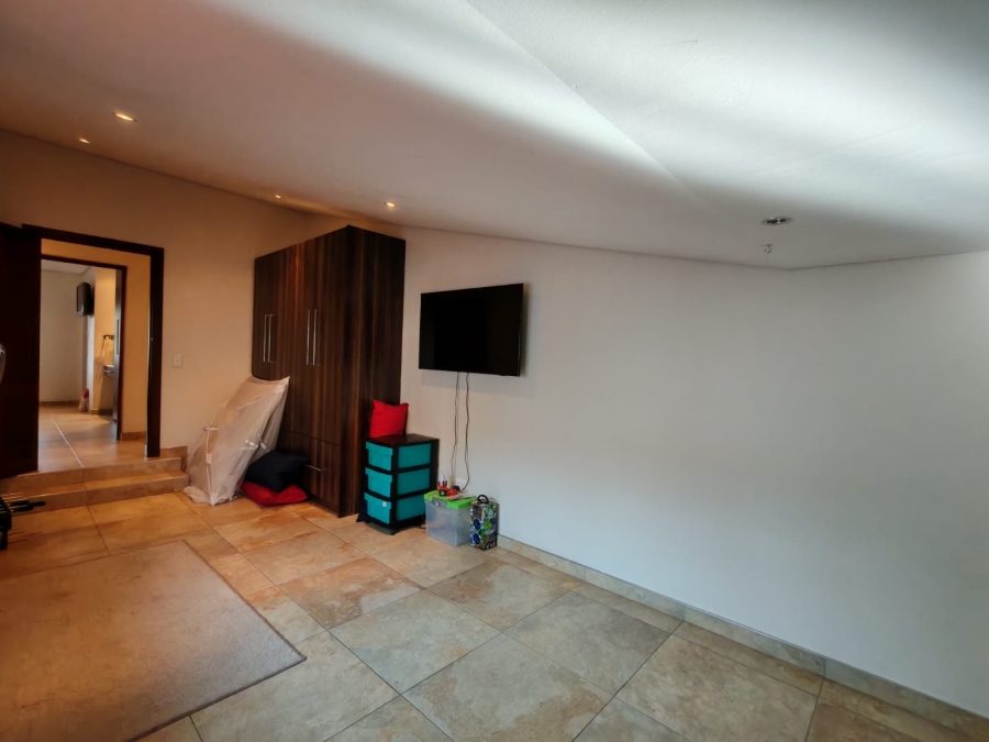 4 Bedroom Property for Sale in Three Rivers Proper Gauteng