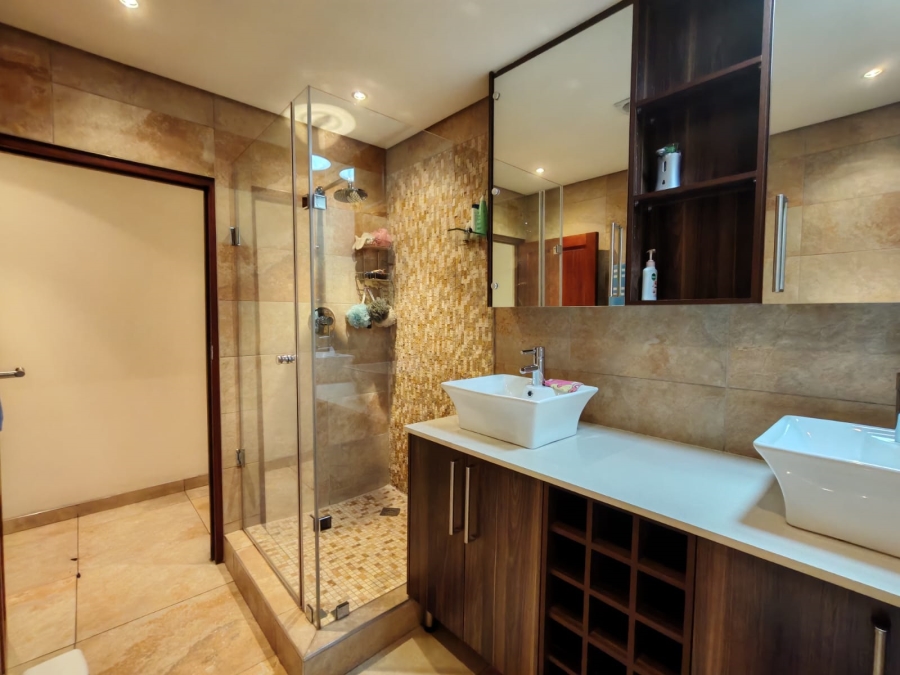 4 Bedroom Property for Sale in Three Rivers Proper Gauteng