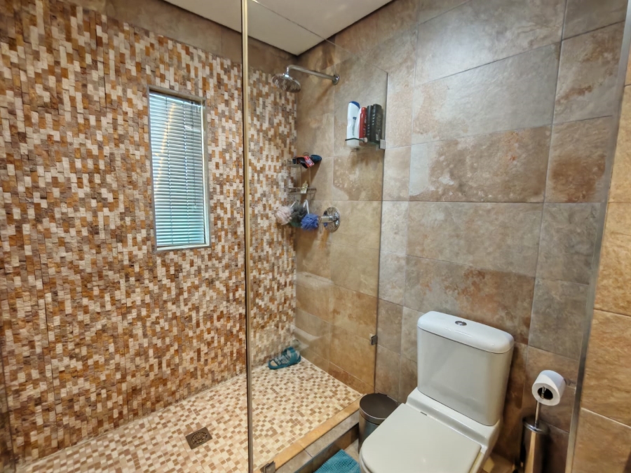 4 Bedroom Property for Sale in Three Rivers Proper Gauteng