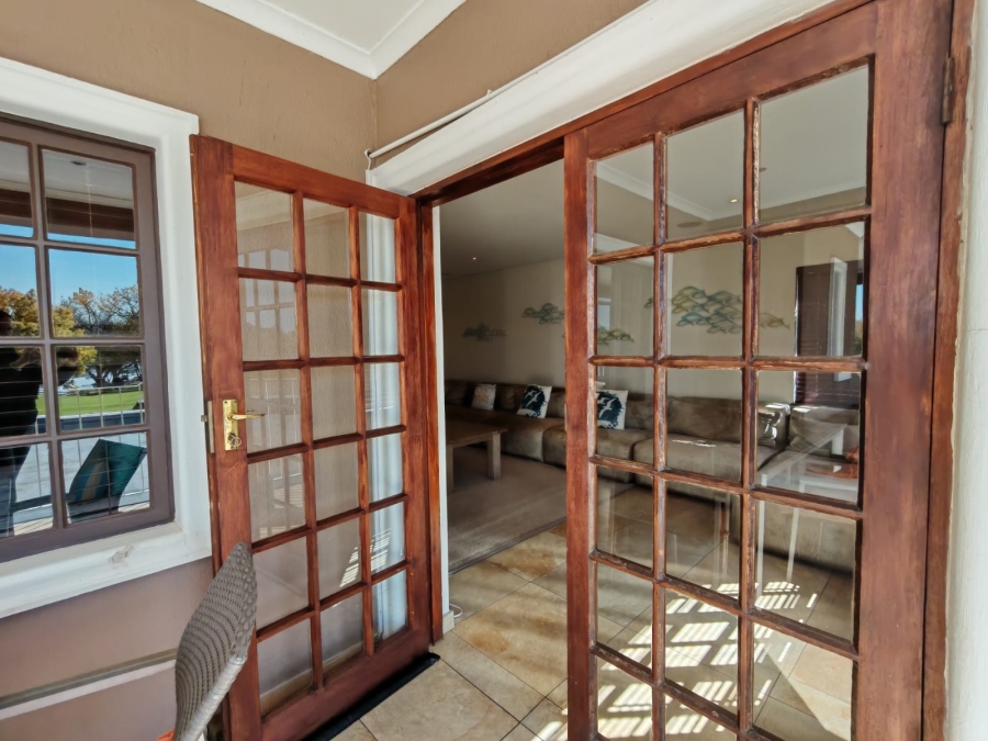 4 Bedroom Property for Sale in Three Rivers Proper Gauteng