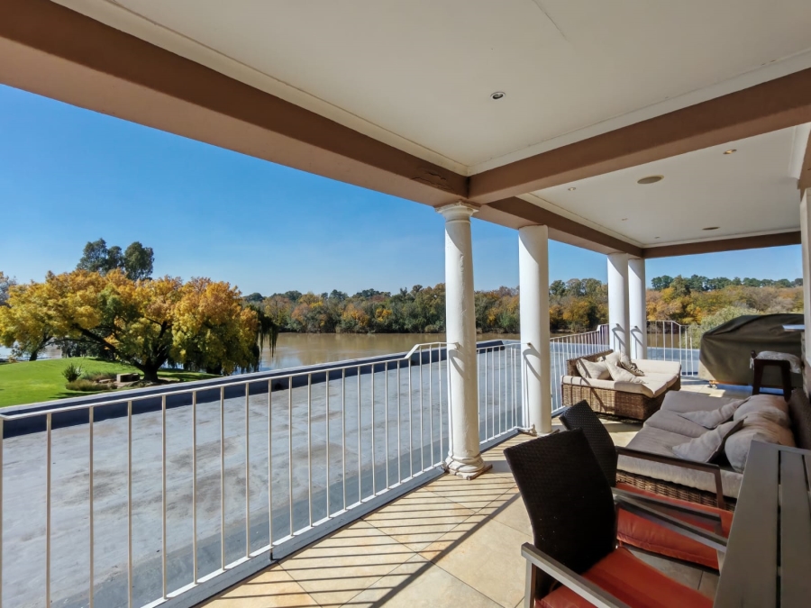 4 Bedroom Property for Sale in Three Rivers Proper Gauteng