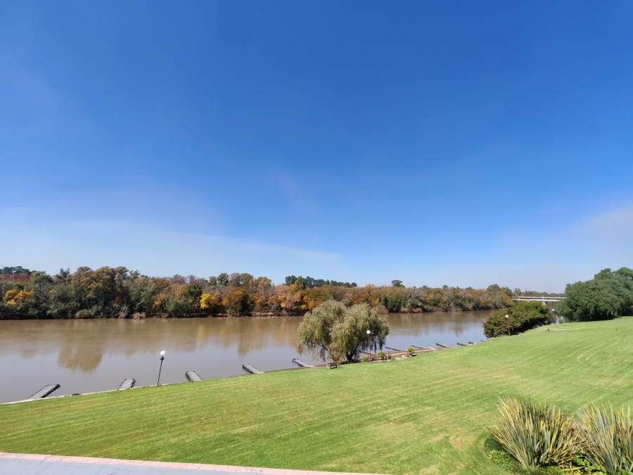 4 Bedroom Property for Sale in Three Rivers Proper Gauteng