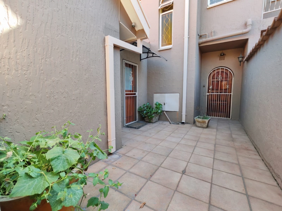 3 Bedroom Property for Sale in Three Rivers Proper Gauteng