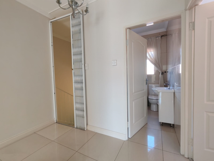 3 Bedroom Property for Sale in Three Rivers Proper Gauteng