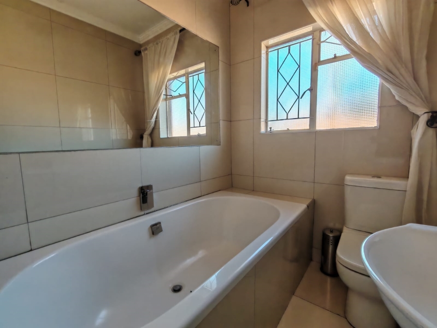 3 Bedroom Property for Sale in Three Rivers Proper Gauteng