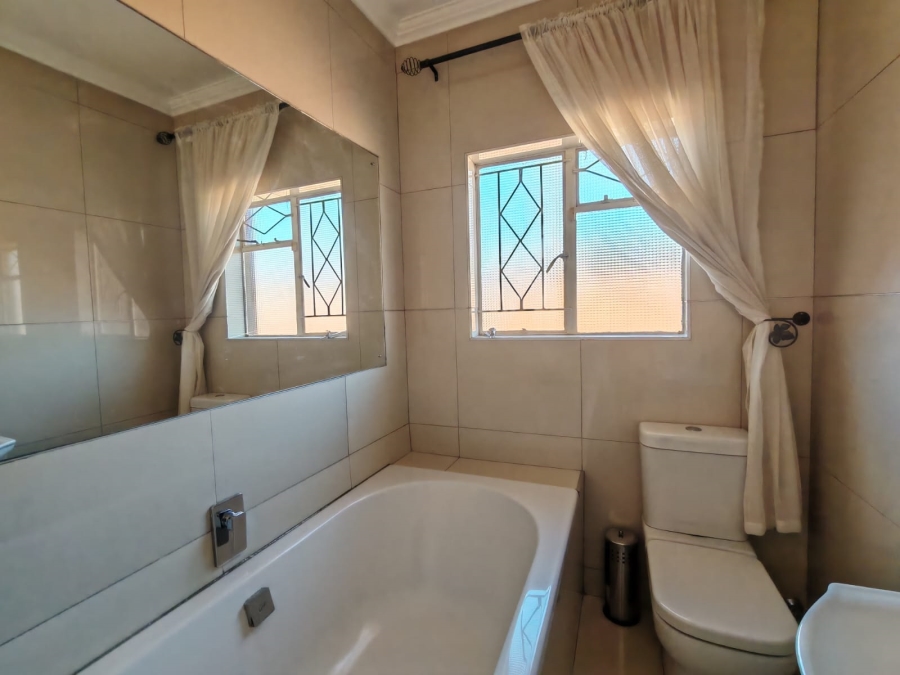 3 Bedroom Property for Sale in Three Rivers Proper Gauteng