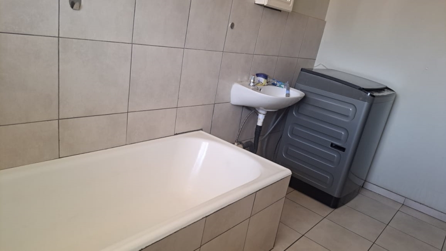 1 Bedroom Property for Sale in Vanderbijlpark CW 3 Gauteng