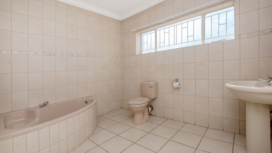 3 Bedroom Property for Sale in Kenleaf Gauteng