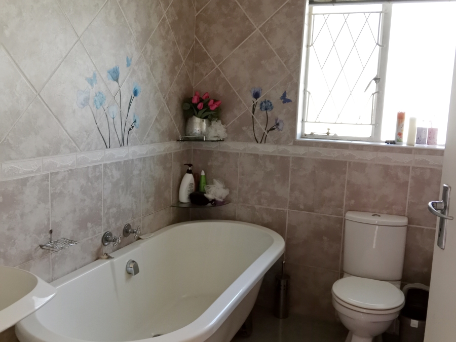 3 Bedroom Property for Sale in Brackendowns Gauteng