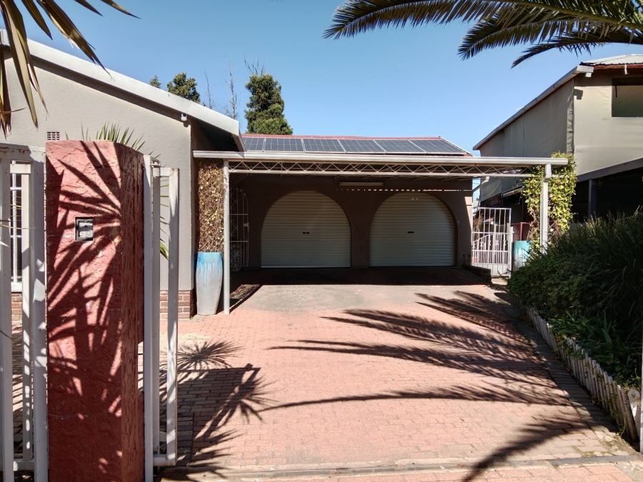 3 Bedroom Property for Sale in Brackendowns Gauteng