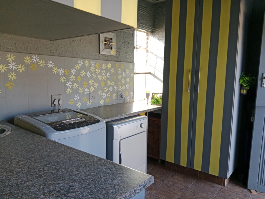 3 Bedroom Property for Sale in Brackenhurst Gauteng