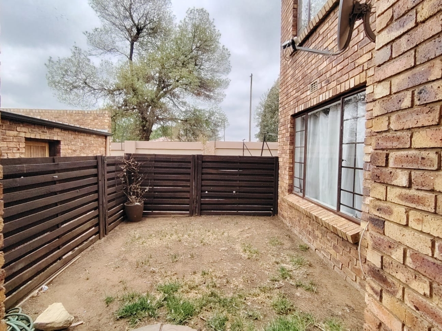 2 Bedroom Property for Sale in Sonneveld Gauteng
