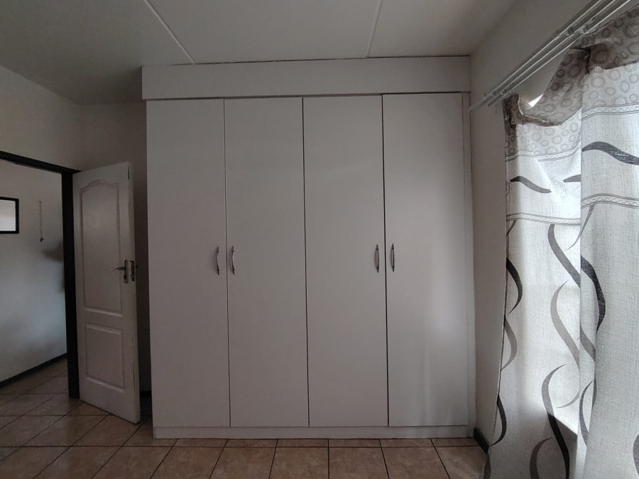 2 Bedroom Property for Sale in Sonneveld Gauteng
