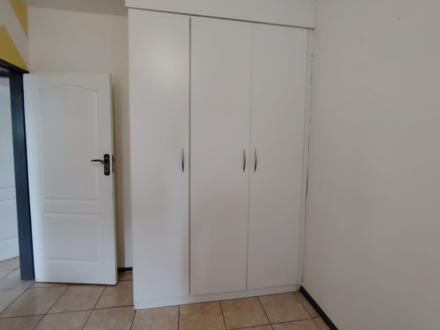 2 Bedroom Property for Sale in Sonneveld Gauteng