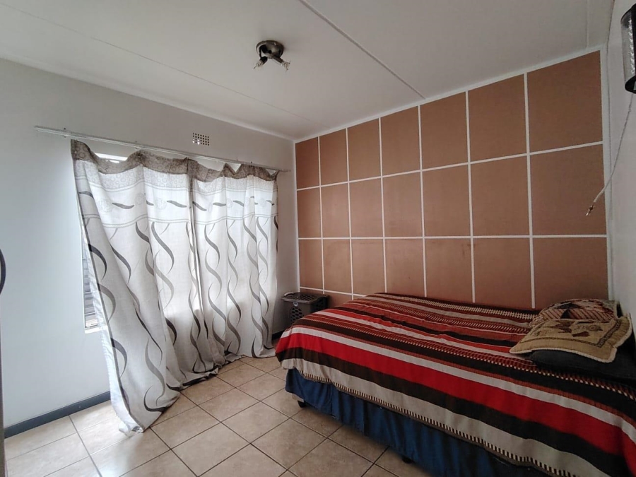 2 Bedroom Property for Sale in Sonneveld Gauteng