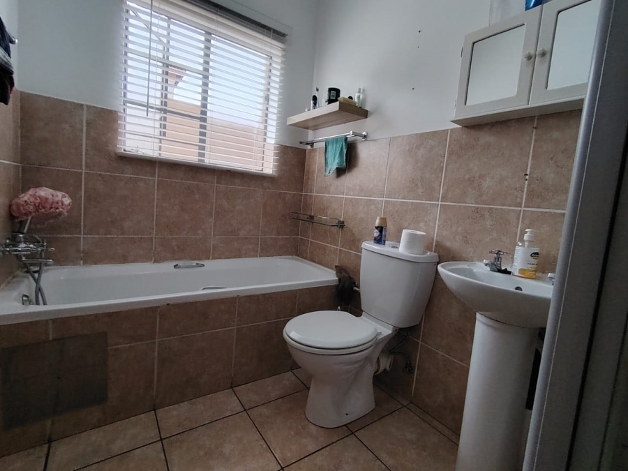 2 Bedroom Property for Sale in Sonneveld Gauteng