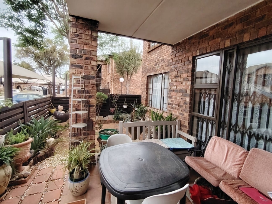 2 Bedroom Property for Sale in Sonneveld Gauteng
