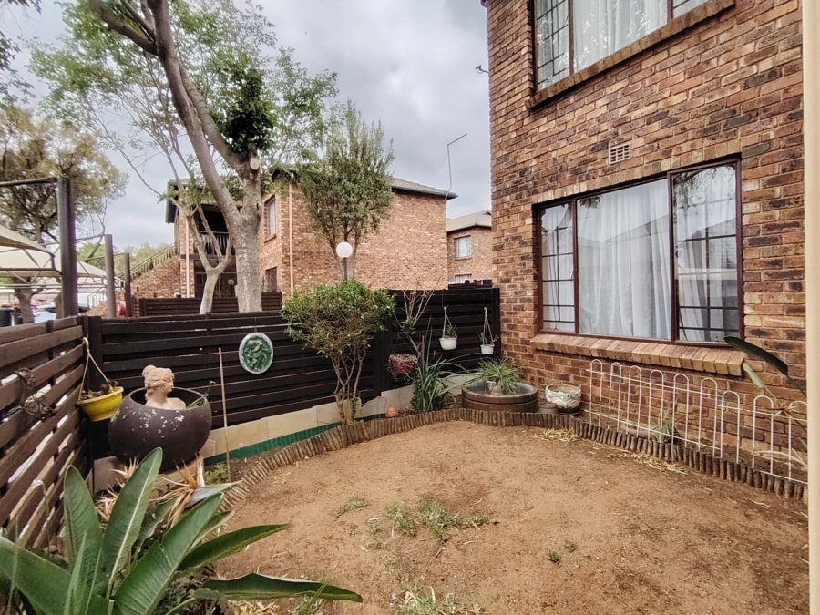 2 Bedroom Property for Sale in Sonneveld Gauteng