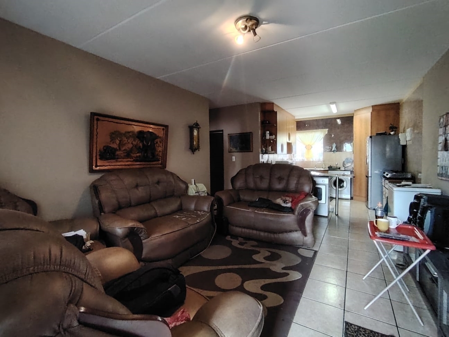 2 Bedroom Property for Sale in Sonneveld Gauteng