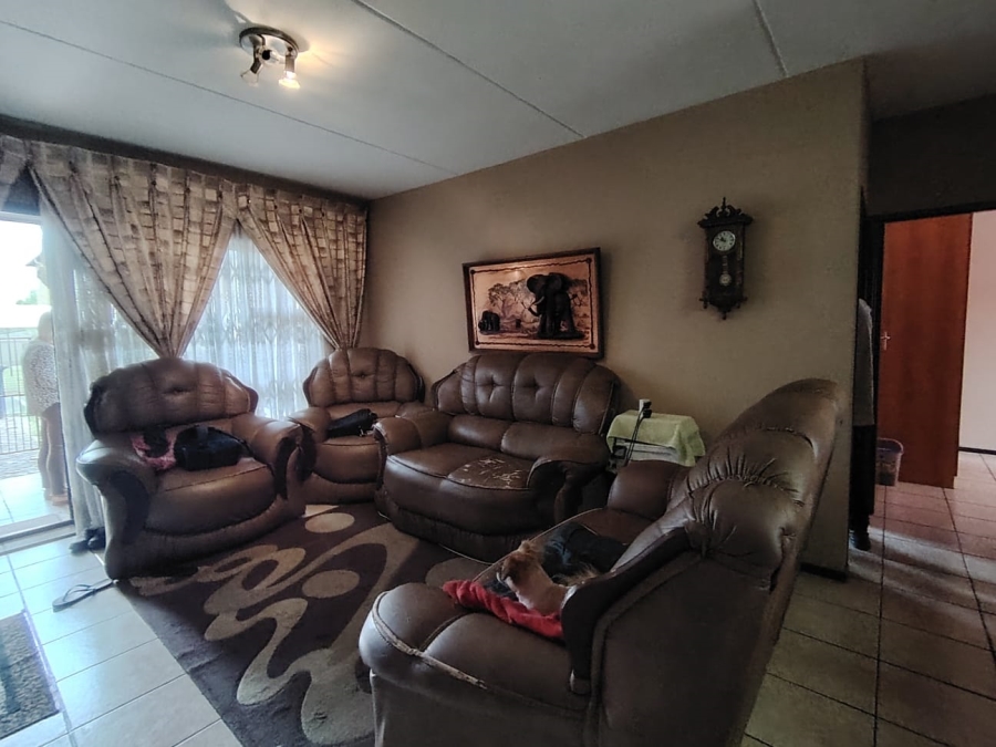 2 Bedroom Property for Sale in Sonneveld Gauteng