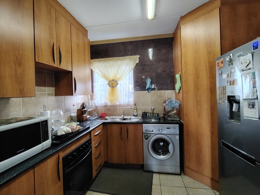 2 Bedroom Property for Sale in Sonneveld Gauteng