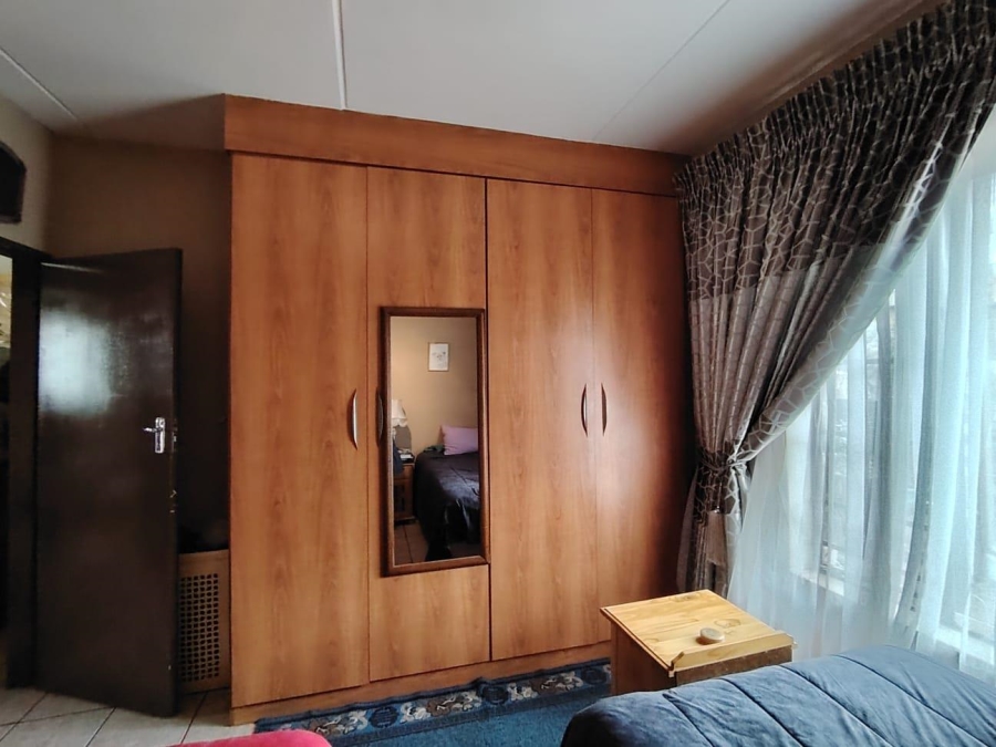 2 Bedroom Property for Sale in Sonneveld Gauteng