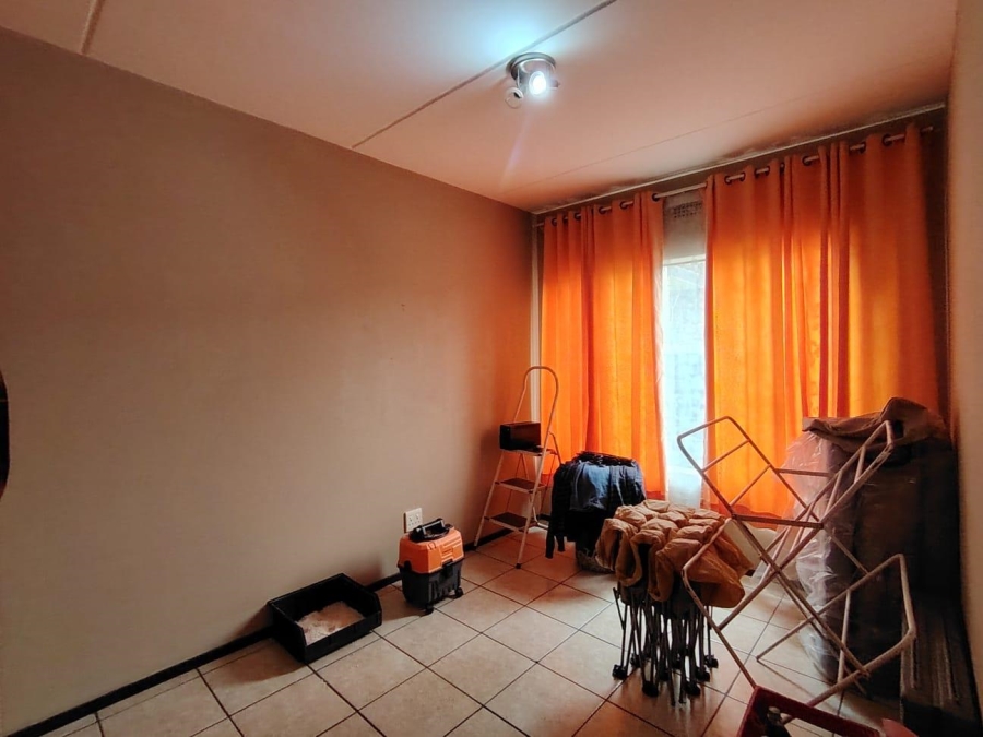 2 Bedroom Property for Sale in Sonneveld Gauteng