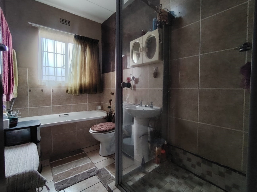 2 Bedroom Property for Sale in Sonneveld Gauteng