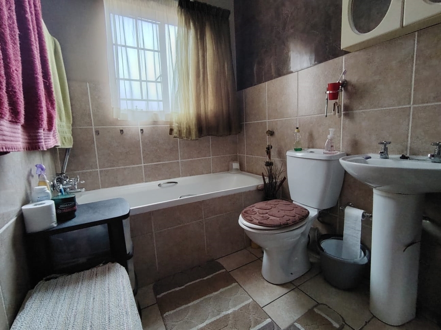 2 Bedroom Property for Sale in Sonneveld Gauteng
