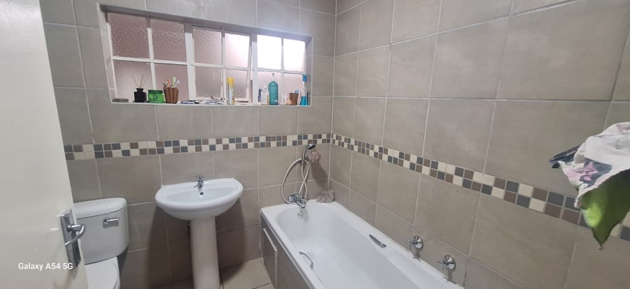 5 Bedroom Property for Sale in Anzac Gauteng