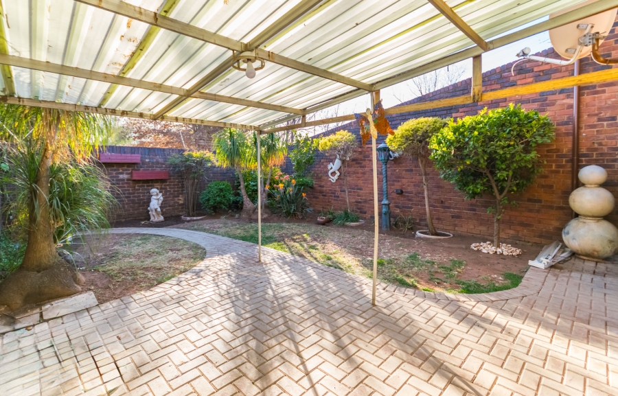 4 Bedroom Property for Sale in Greenhills Gauteng