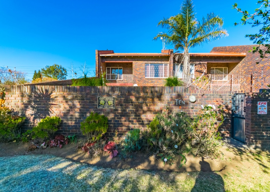 4 Bedroom Property for Sale in Greenhills Gauteng
