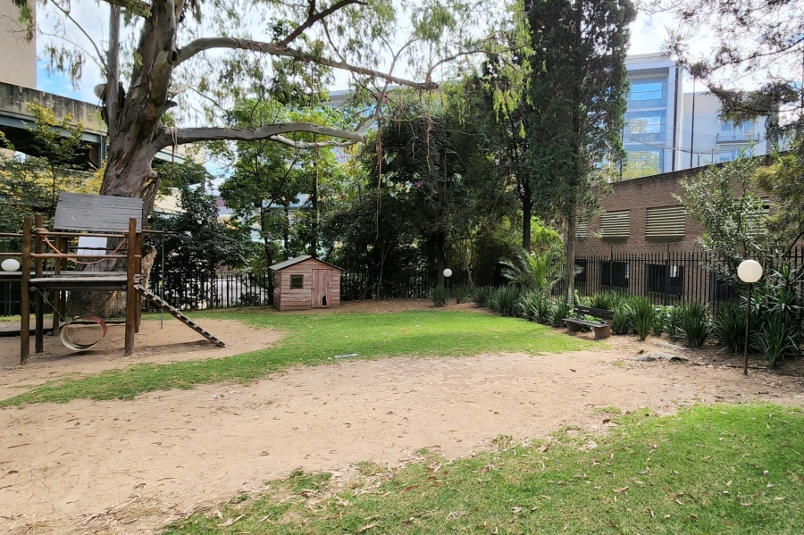 To Let 2 Bedroom Property for Rent in Sandown Gauteng