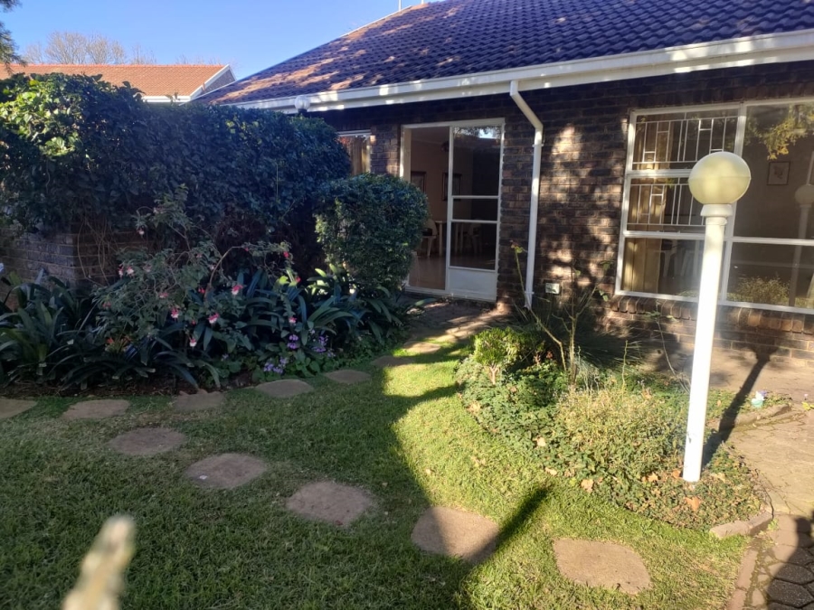 To Let 1 Bedroom Property for Rent in Linden Gauteng