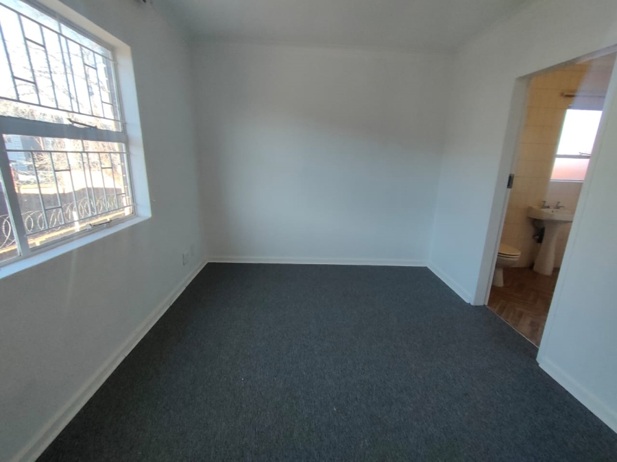 To Let 1 Bedroom Property for Rent in Linden Gauteng