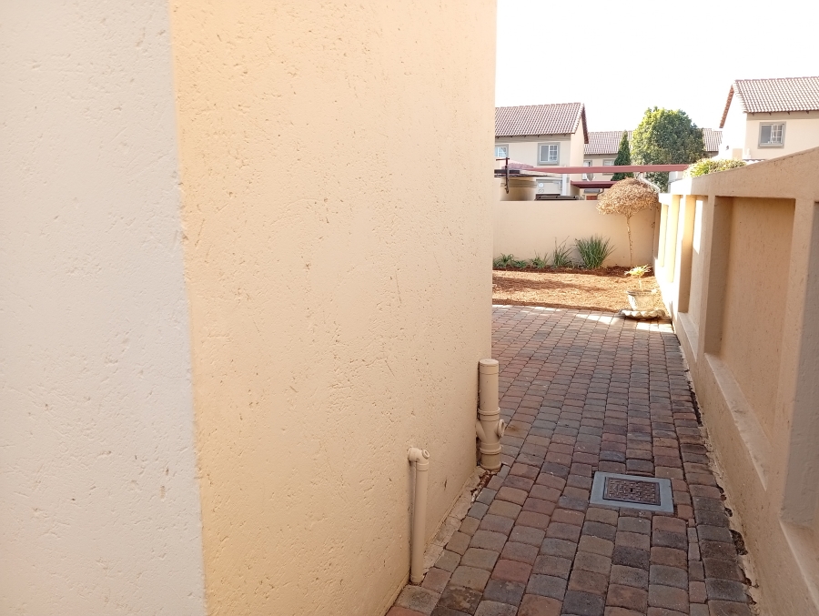 2 Bedroom Property for Sale in Willow Park Manor Gauteng