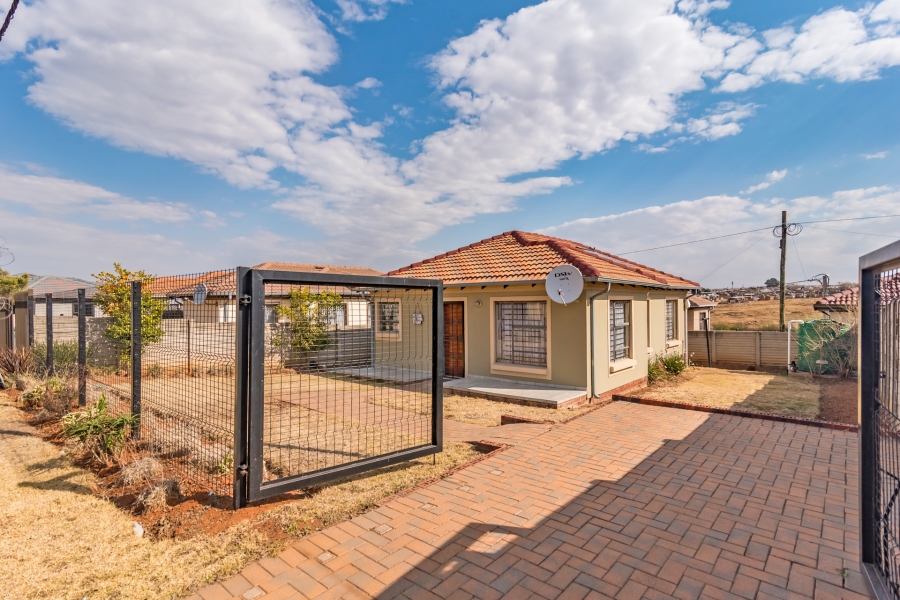 3 Bedroom Property for Sale in Witpoortjie Gauteng