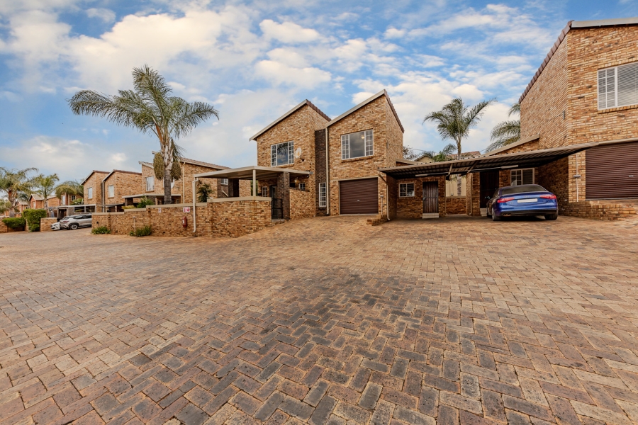 3 Bedroom Property for Sale in Willowbrook Gauteng