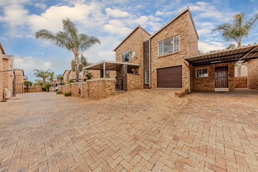 3 Bedroom Property for Sale in Willowbrook Gauteng