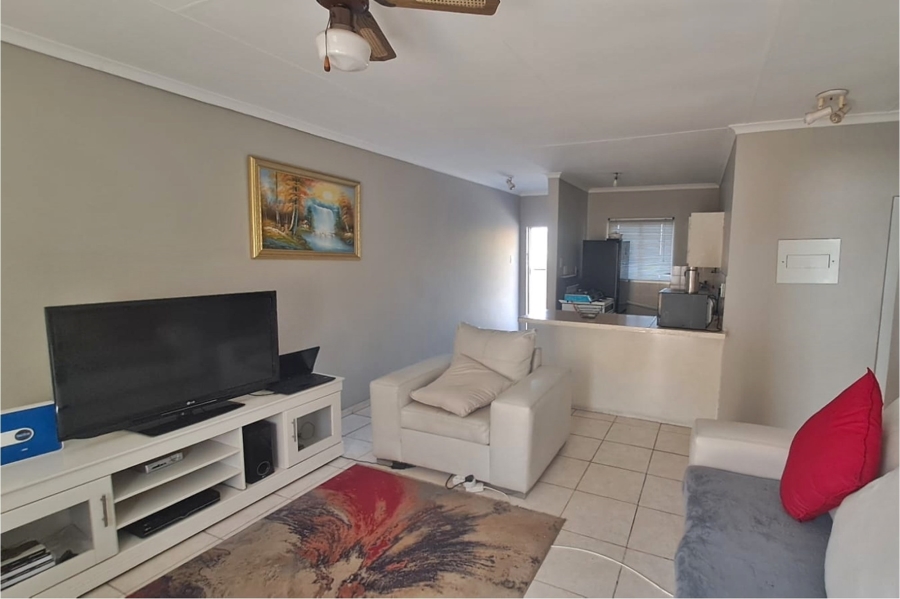 2 Bedroom Property for Sale in The Reeds Gauteng