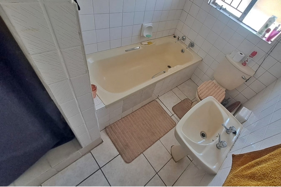 2 Bedroom Property for Sale in The Reeds Gauteng