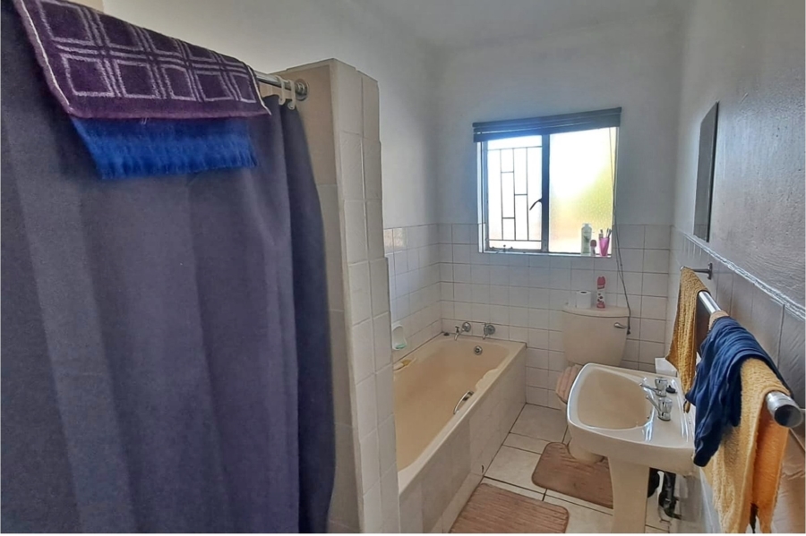 2 Bedroom Property for Sale in The Reeds Gauteng
