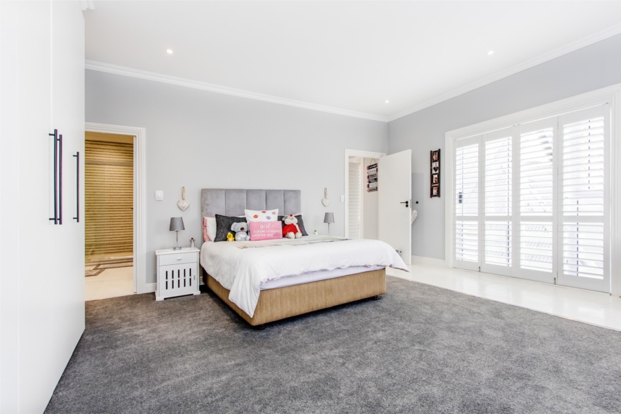 5 Bedroom Property for Sale in Dainfern Golf Estate Gauteng