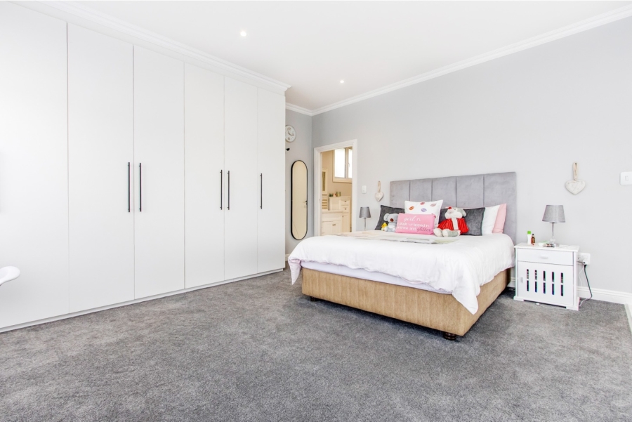 5 Bedroom Property for Sale in Dainfern Golf Estate Gauteng