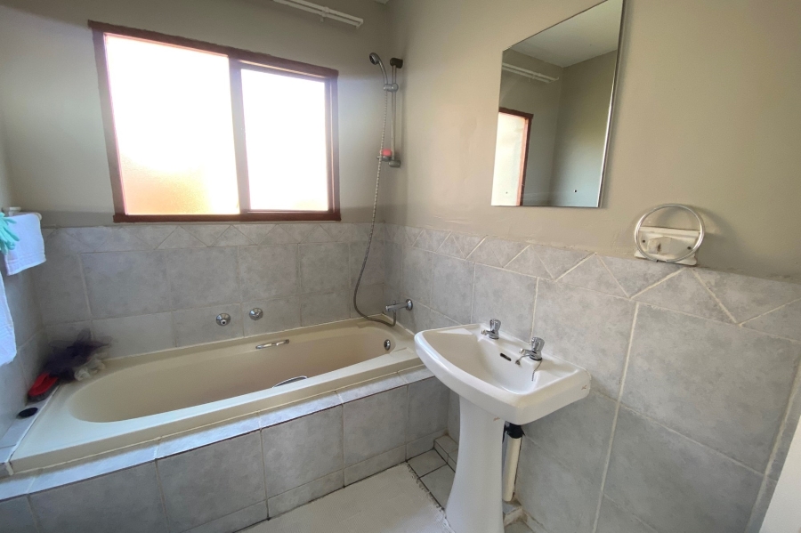 3 Bedroom Property for Sale in Bromhof Gauteng